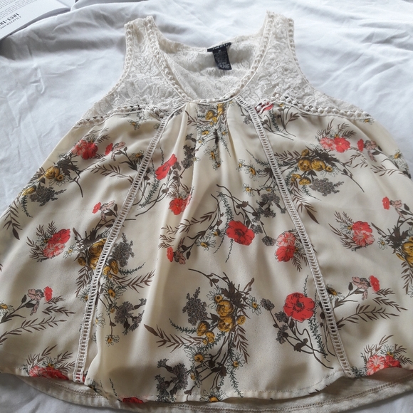 Cream and Lace Floral Tank Top - Picture 7 of 11
